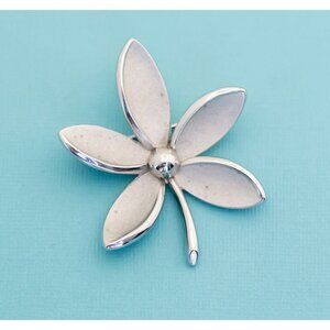 Vintage Minimalist Silver Wild Flower Brooch by Crown Trifari E26